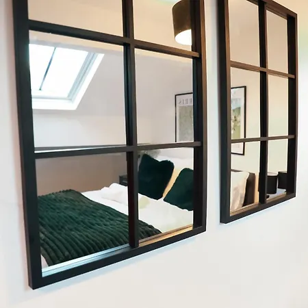 City Centre Retreat Walk To Shops & Dining, Contractors Welcome Apartment Bradford (West Yorkshire)