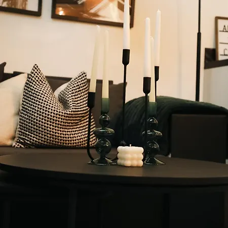 Apartment City Centre Retreat Walk To Shops & Dining, Contractors Welcome *