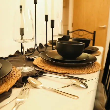 City Centre Retreat Walk To Shops & Dining, Contractors Welcome Bradford (West Yorkshire)