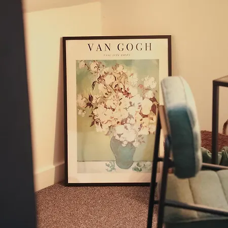 City Centre Retreat Walk To Shops & Dining, Contractors Welcome Apartment