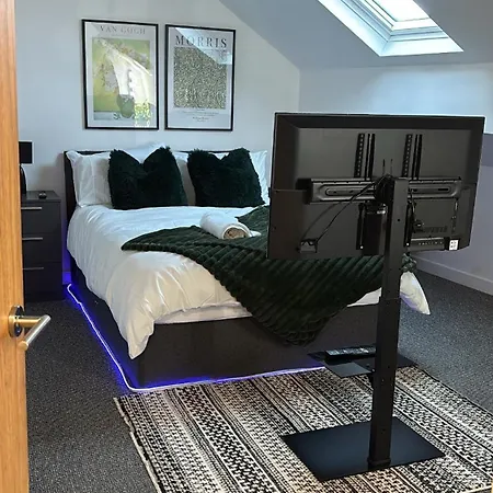 Apartment City Centre Retreat Walk To Shops & Dining, Contractors Welcome Bradford (West Yorkshire)