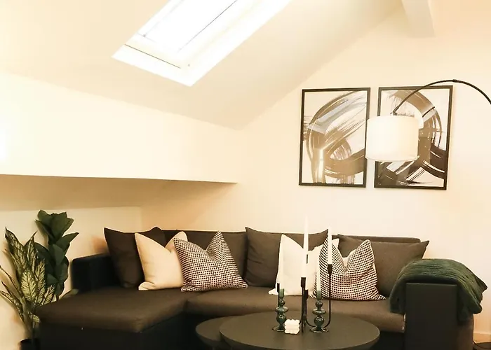 Centre Retreat Walk To Shops & Dining, Contractors Welcome * Bradford (West Yorkshire)