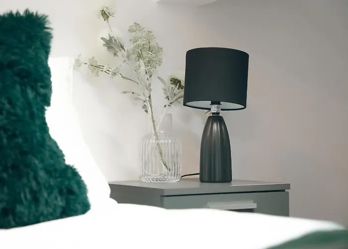 Centre Retreat Walk To Shops & Dining, Contractors Welcome Apartment Bradford (West Yorkshire)