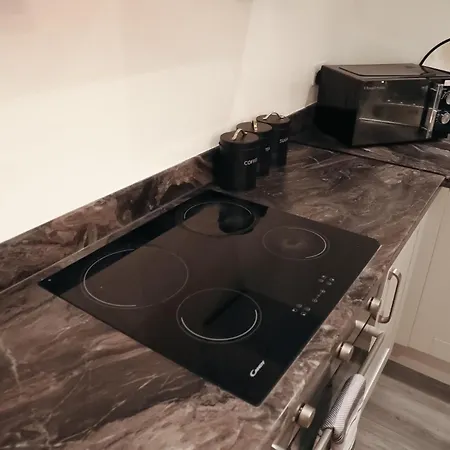 City Centre Retreat Walk To Shops & Dining, Contractors Welcome Apartment Bradford (West Yorkshire)