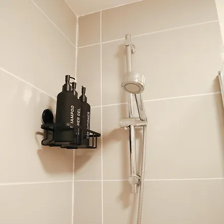 City Centre Retreat Walk To Shops & Dining, Contractors Welcome Apartment Bradford (West Yorkshire)