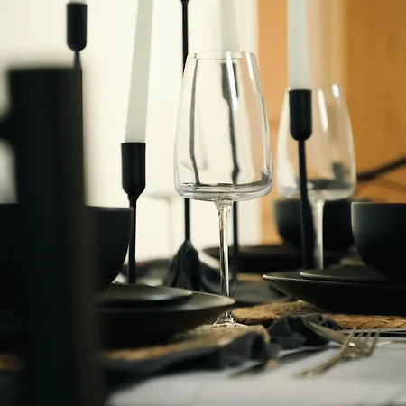 Apartment City Centre Retreat Walk To Shops & Dining, Contractors Welcome *