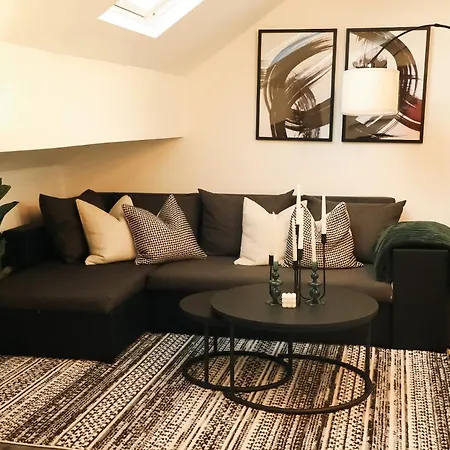 City Centre Retreat Walk To Shops & Dining, Contractors Welcome Apartment *