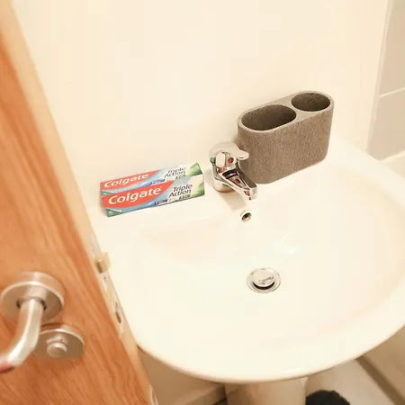 City Centre Retreat Walk To Shops & Dining, Contractors Welcome Апартаменты *