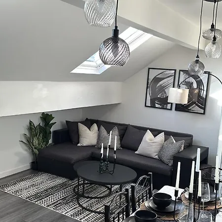 City Centre Retreat Walk To Shops & Dining, Contractors Welcome Bradford (West Yorkshire)