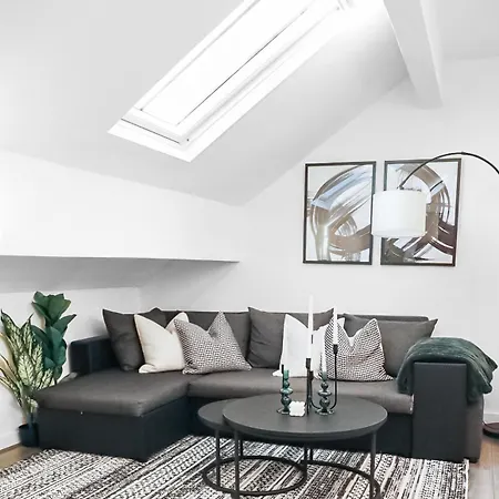 1 Bedroom Centre Foster Square Apartament