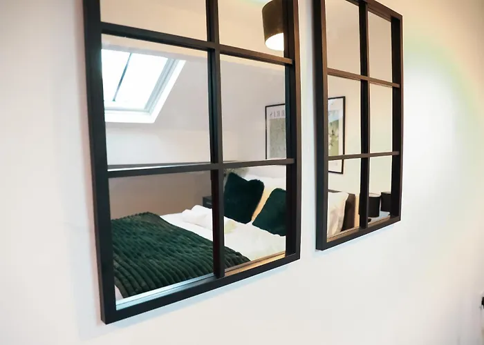 Centre Retreat Walk To Shops & Dining, Contractors Welcome Apartment Bradford (West Yorkshire)