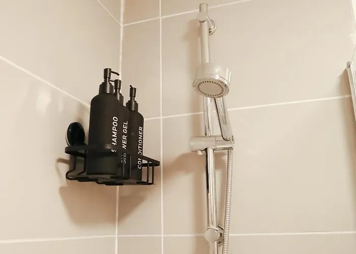 Centre Retreat Walk To Shops & Dining, Contractors Welcome 公寓 布雷得佛