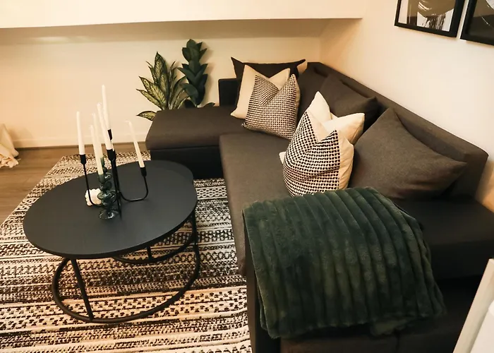 Centre Retreat Walk To Shops & Dining, Contractors Welcome Apartment *