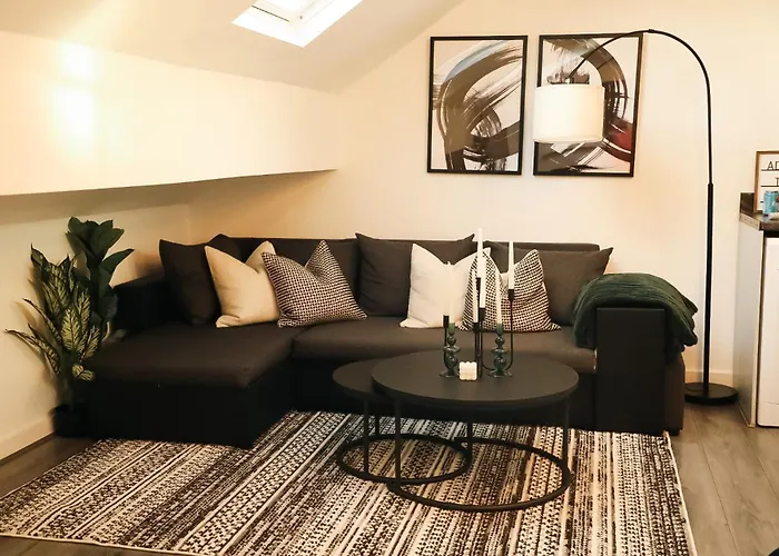 Centre Retreat Walk To Shops & Dining, Contractors Welcome Apartment *