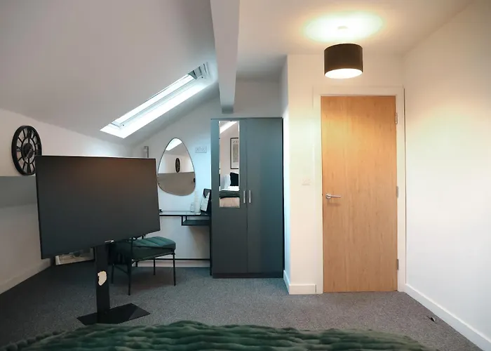 Centre Retreat Walk To Shops & Dining, Contractors Welcome Apartment *