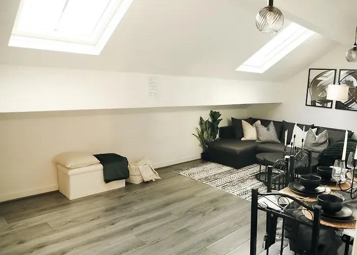 Centre Retreat Walk To Shops & Dining, Contractors Welcome Apartment Bradford (West Yorkshire)