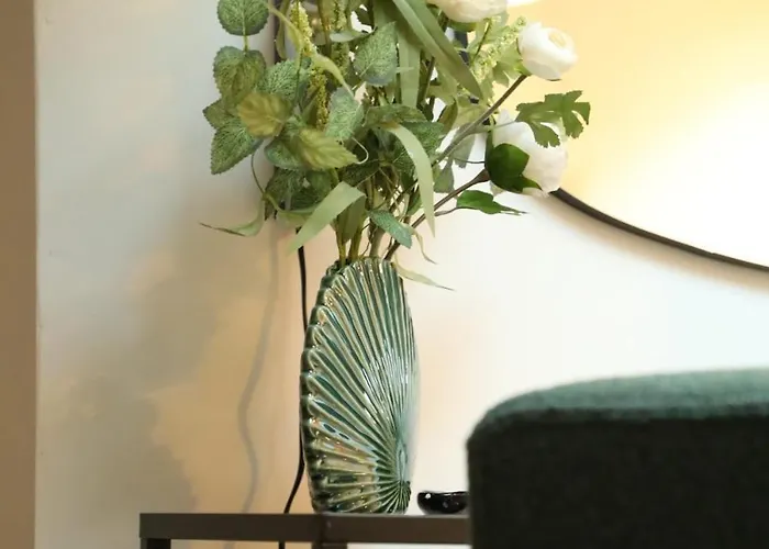 Centre Retreat Walk To Shops & Dining, Contractors Welcome 公寓 布雷得佛