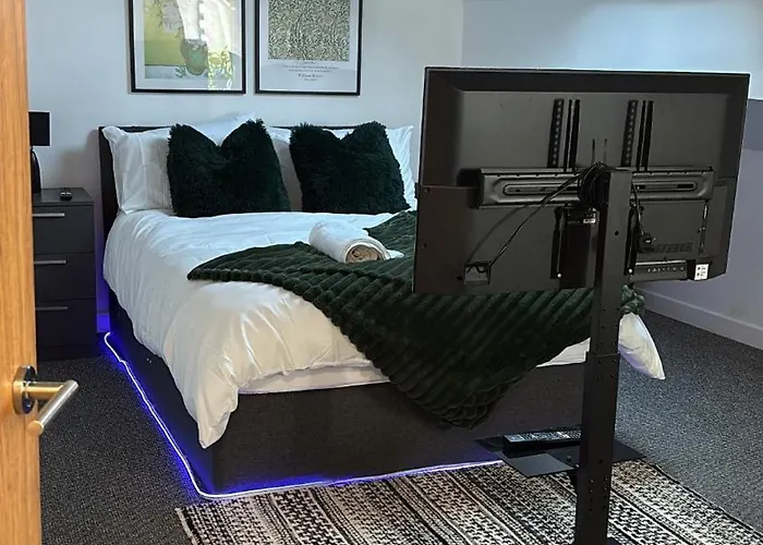 Apartment Centre Retreat Walk To Shops & Dining, Contractors Welcome Bradford (West Yorkshire)